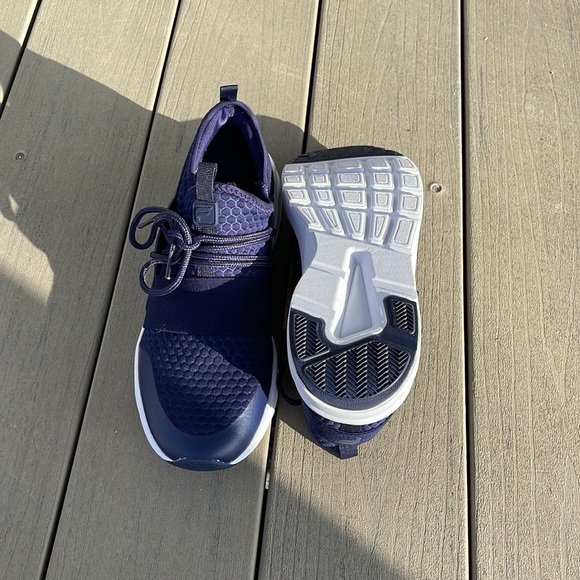 Fabletics Woman’s Shoe - Picture 3 of 3